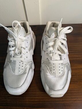 Nike Air Huarache Run Triple White Sneakers Women’s 8 Comfort